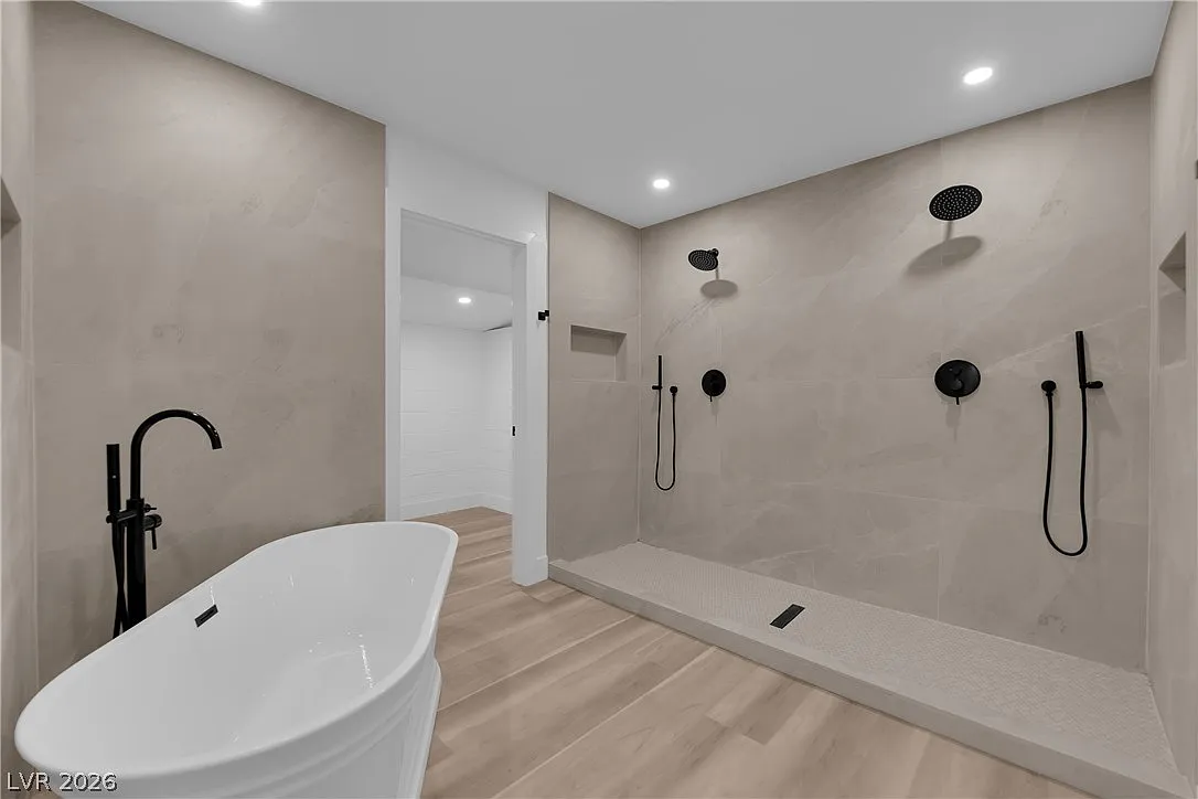 3 bed, 2.0 bath, 2120 sqft, $3,500 — Photo 3