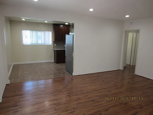 346 W Lomita Ave — Photo 2