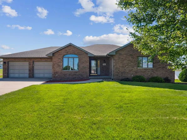 404 Superior St, Farley, IA 52046