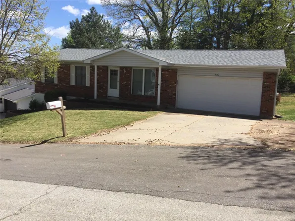 5022 Country Manor Dr, Imperial, MO 63052