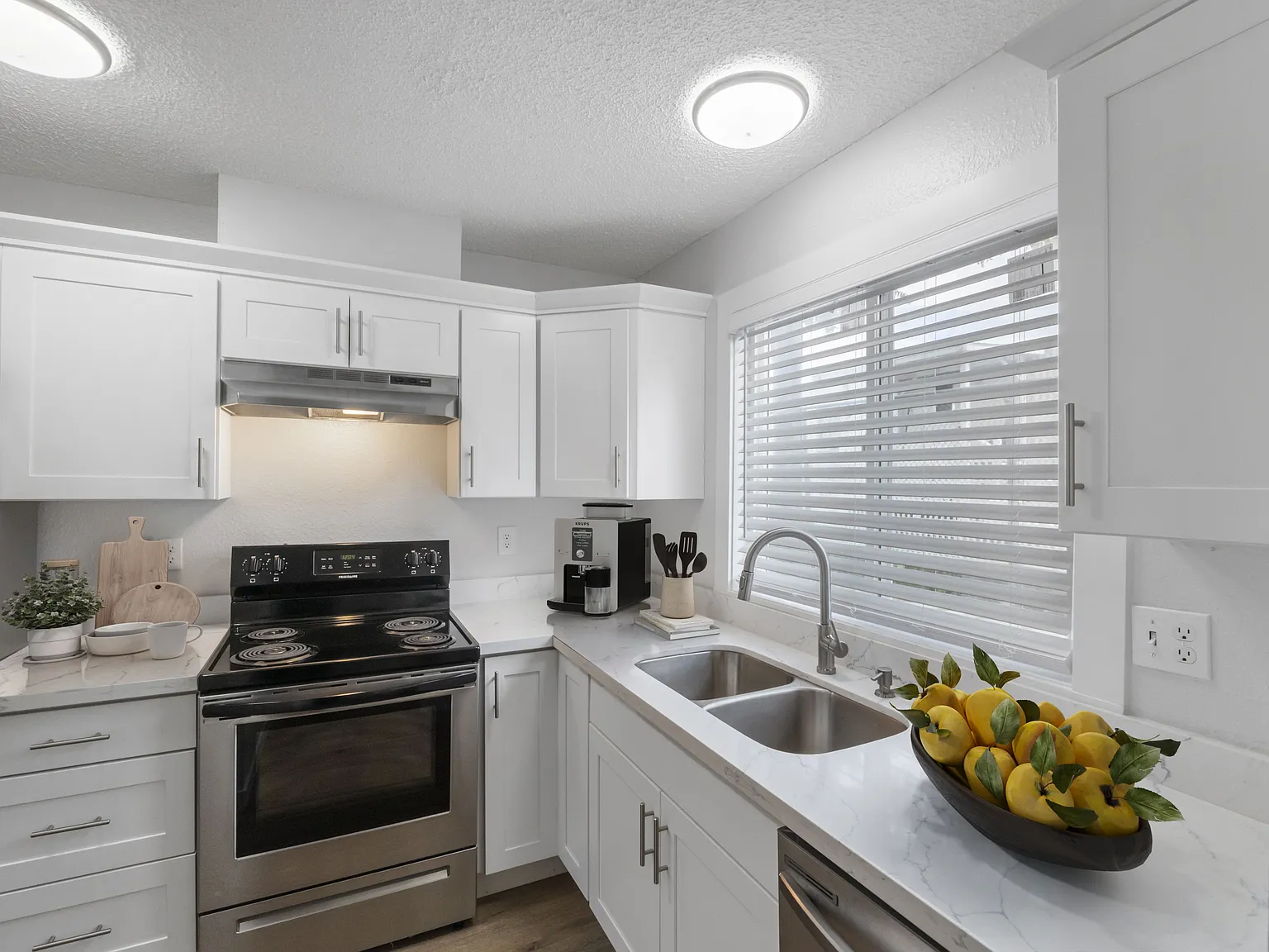 Columbia Crest Townhomes — Photo 3