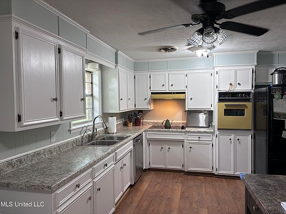 5th image of 255 Twin Lakes Dr