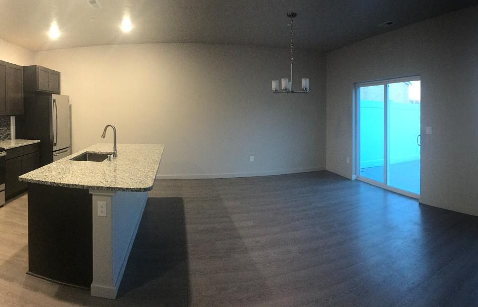 2nd image of 565 S Quillan Pl