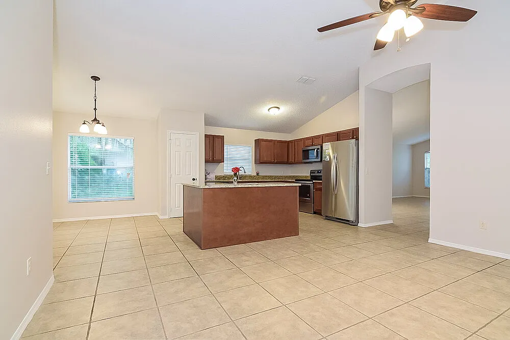 3 bed, 2.0 bath, 1786 sqft, $2,455 — Photo 4