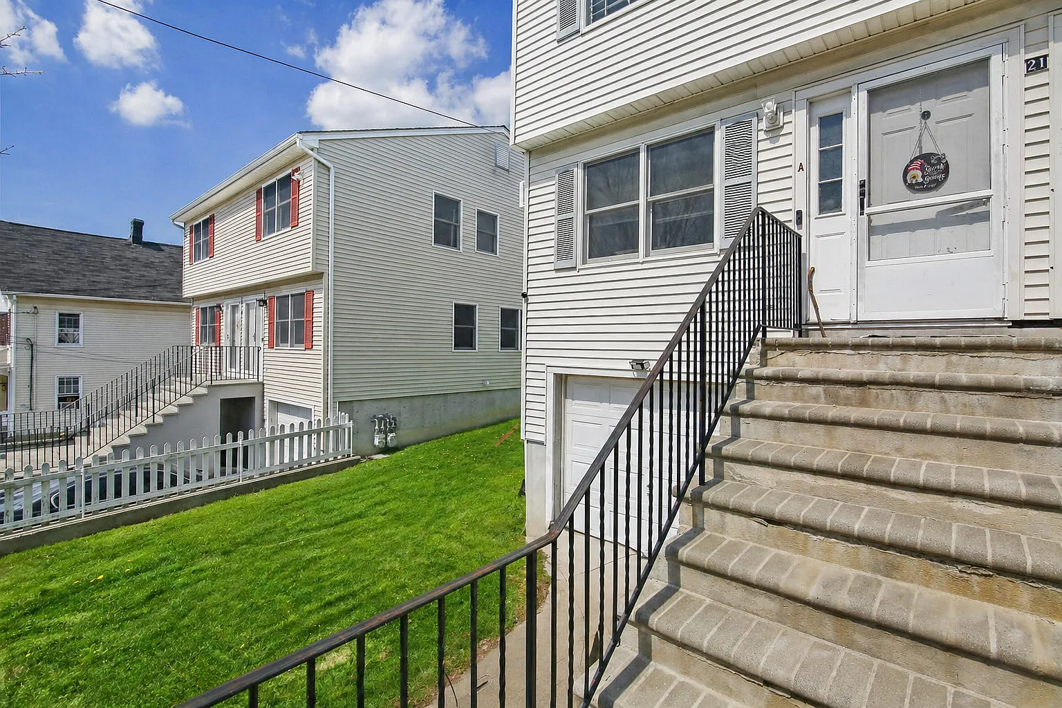 2 bed, 1.5 bath, 1696 sqft, $3,800 — Photo 2