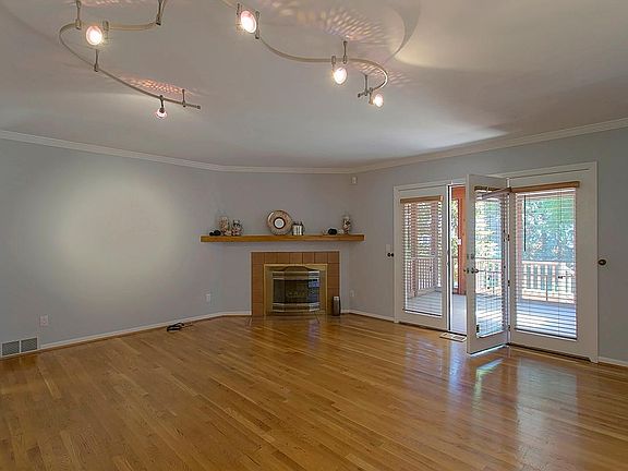 4th image of 2126 Sinton Ave