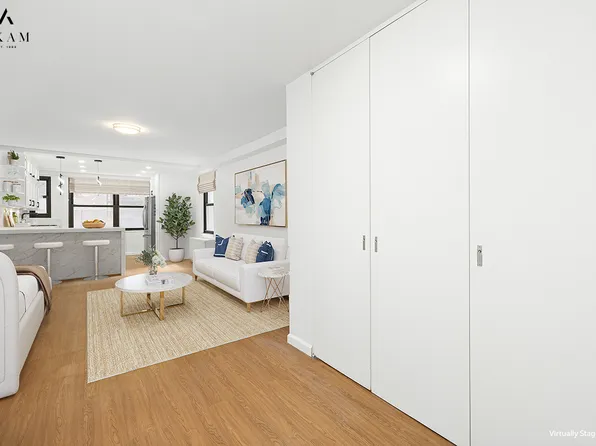 305 East 40th Street image 5 of 14