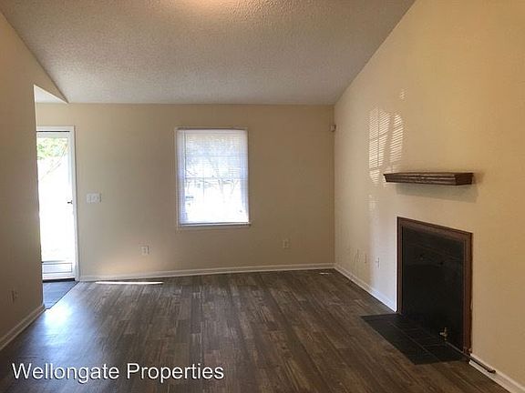 3rd image of 221 Browning Ln