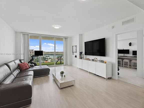 3rd image of 400 Sunny Isles Blvd #1517