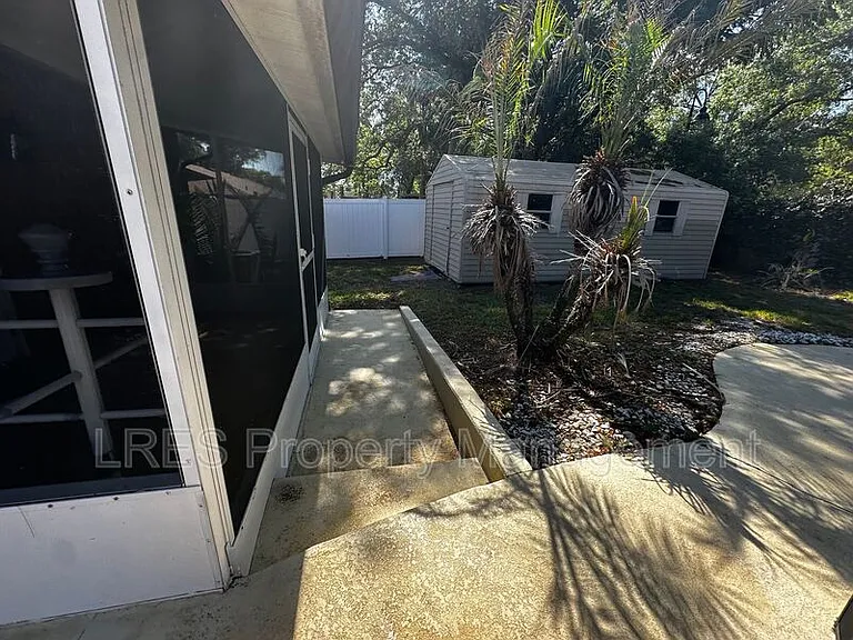 910 Sycamore Ln — Photo 33