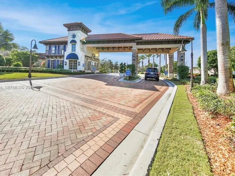 7460 La Paz Blvd #310 — Photo 15