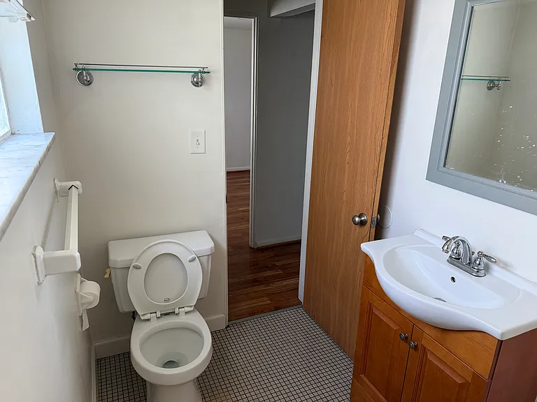 247 S 18th St #1B — Photo 6
