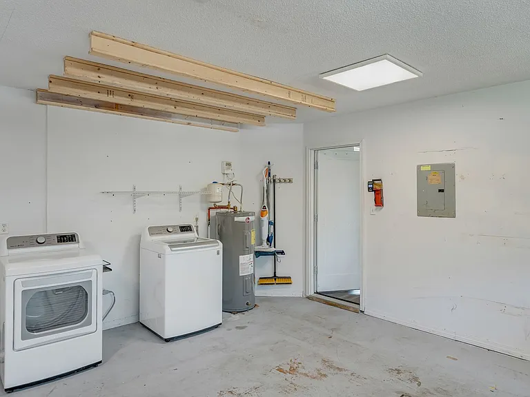 10008 Calle De Palencia — Photo 46