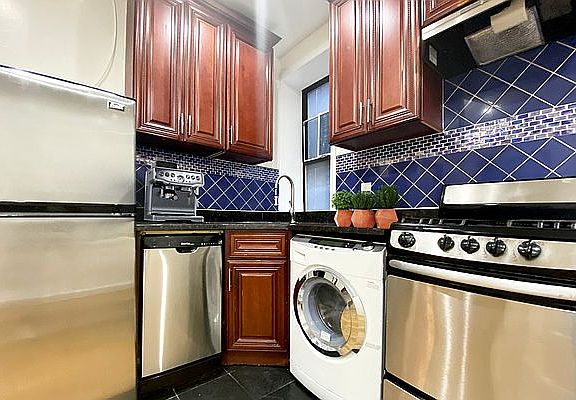 3rd image of 214 W 109th St APT 3d
