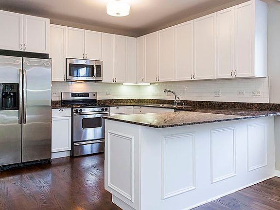 5th image of 1270 N Wood St #2