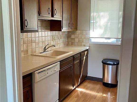 3rd image of 156 Charlesgate Cir