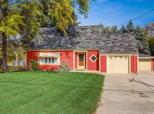 1538 Forest Hill Ave, South Milwaukee, WI 53172