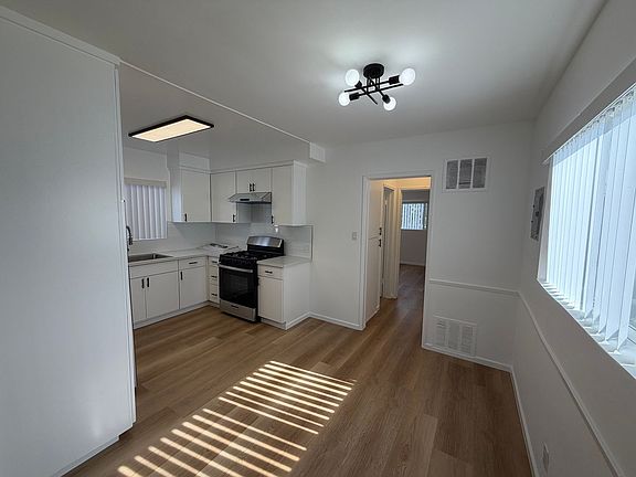 4th image of 1626 N Hobart Blvd APT 15