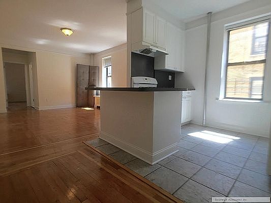 3rd image of 105 Pinehurst Ave #D42
