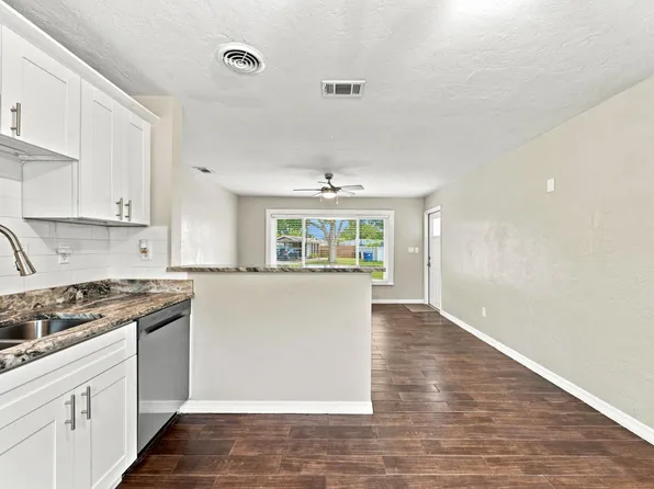 7235 Orpine Dr N, Saint Petersburg, FL 33702