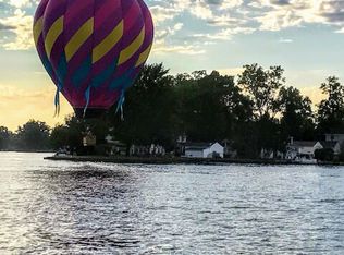 235 Lakeshore Pointe Dr, Howell, MI