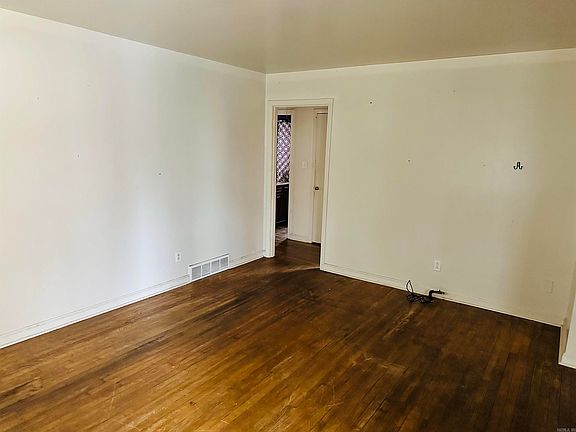 3rd image of 610 S Tennessee St