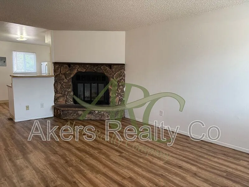 2 bed, 1.5 bath, $1,100 — Photo 3