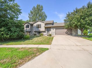 6115 S Aaron Ave, Sioux Falls, SD 57106