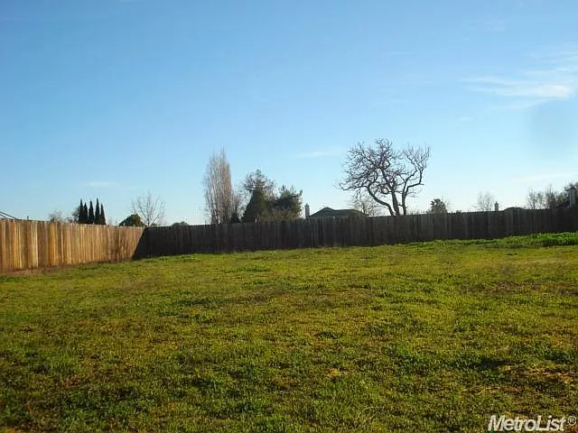 1030 Grace Ave photo 1