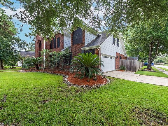 4th image of 2315 Evergreen Dr