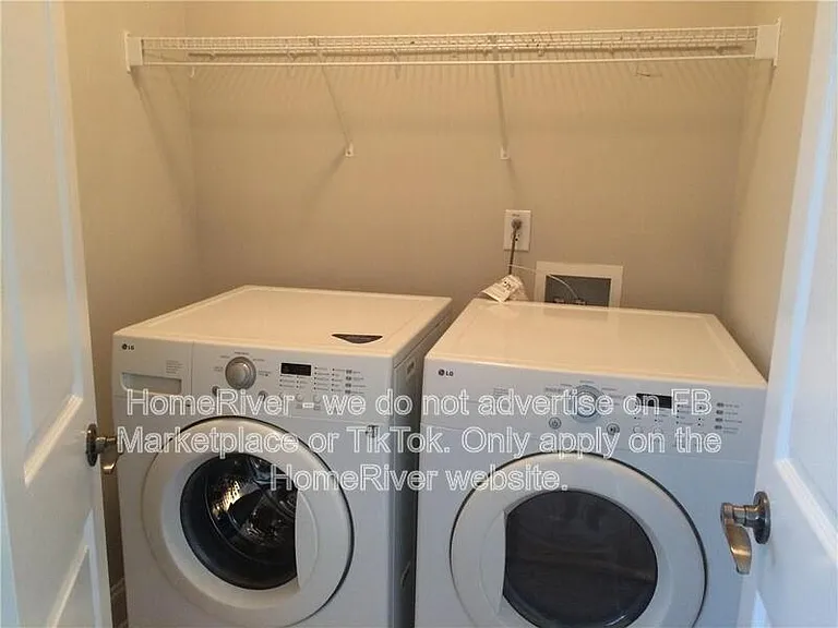 305 Williamson St SE — Photo 5
