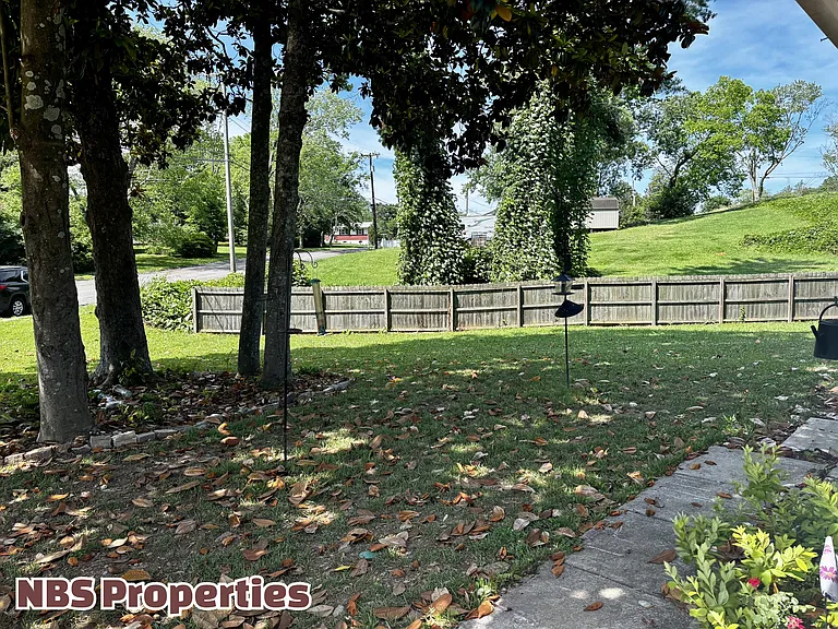 104 Hillside Rd — Photo 4