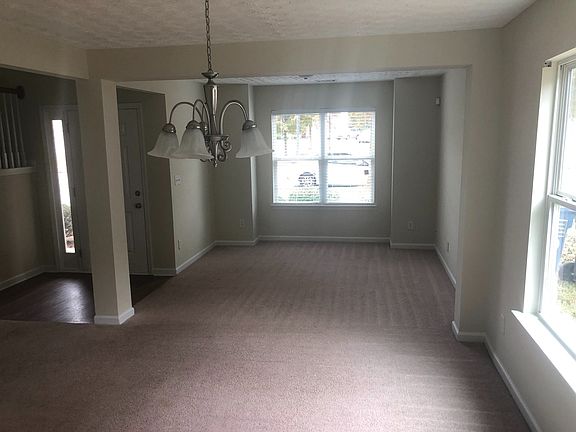 4th image of 3038 Meadow Point Dr