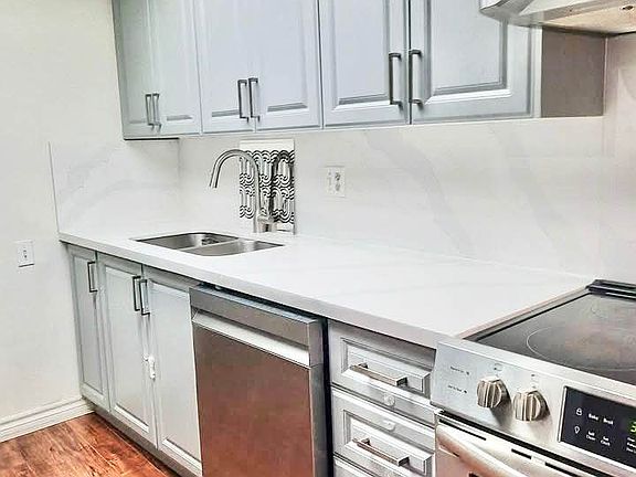 5th image of 2460 Eglinton Ave E #404