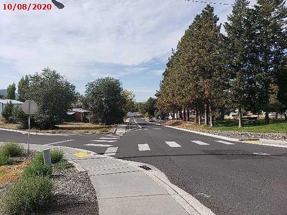 5th image of 2 E Grand Ave
