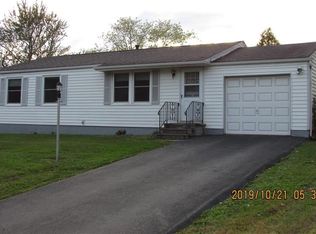 7401 Farmstead Rd, Liverpool, NY 13088