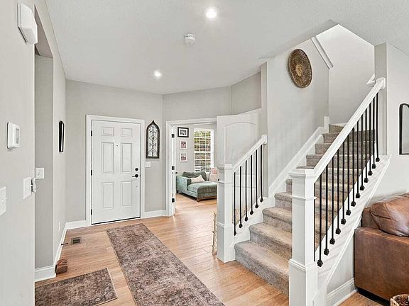 3rd image of 148 Bluestone Ln