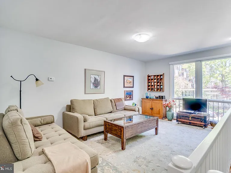 134 G St SW — Photo 23