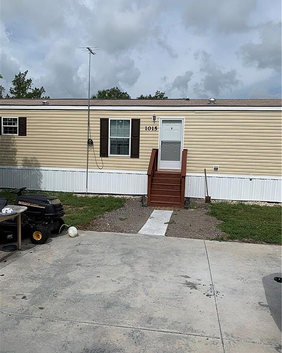 2nd image of 1015 Shady Ln