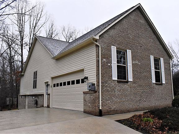 3rd image of 156 Black Oak Ln