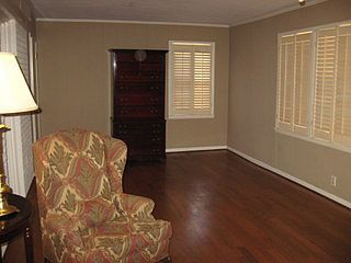 4th image of 801 N Lakeside Ln