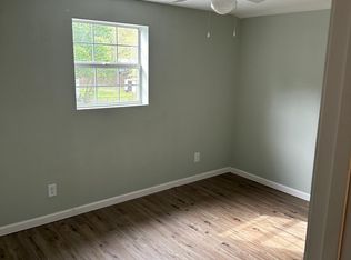 2001 E Avenue A #10, Hooks, TX 75561