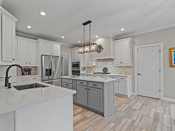 5th image of 2455 Jenkins Dr
