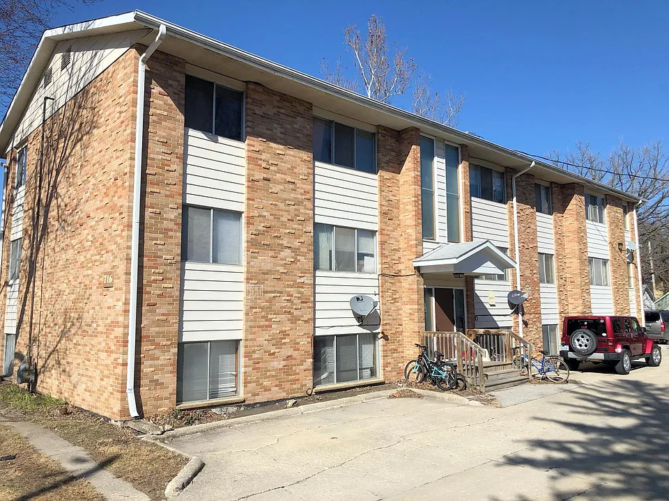 716 Wilson Ave #5