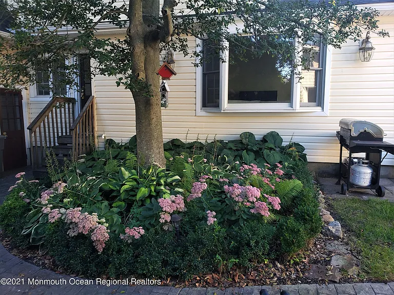 407 Chicago Blvd — Photo 33