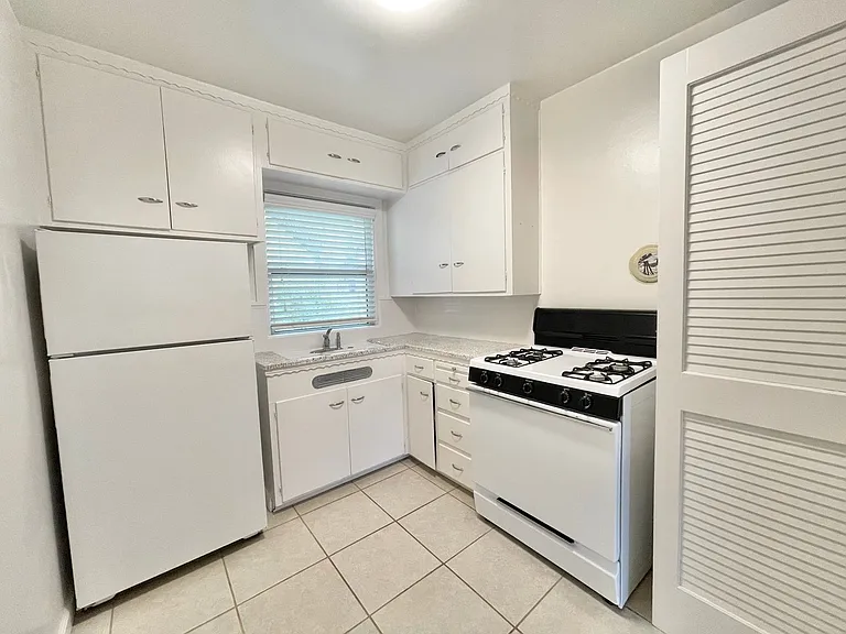 2531 S Street — Photo 7
