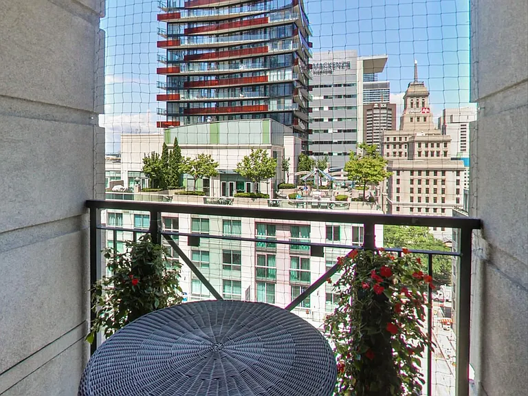 140 Simcoe St #Penthouse 09 — Photo 23