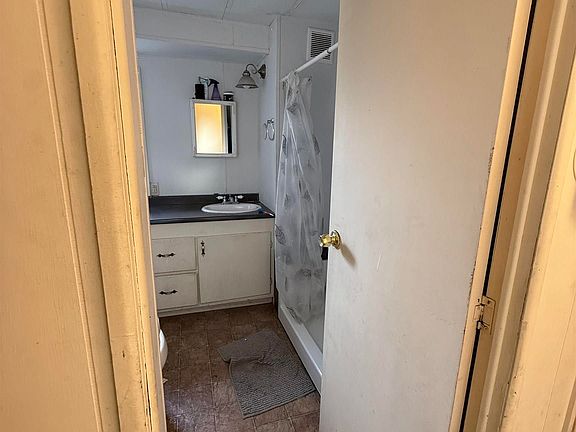 5th image of 415 1st Ave E