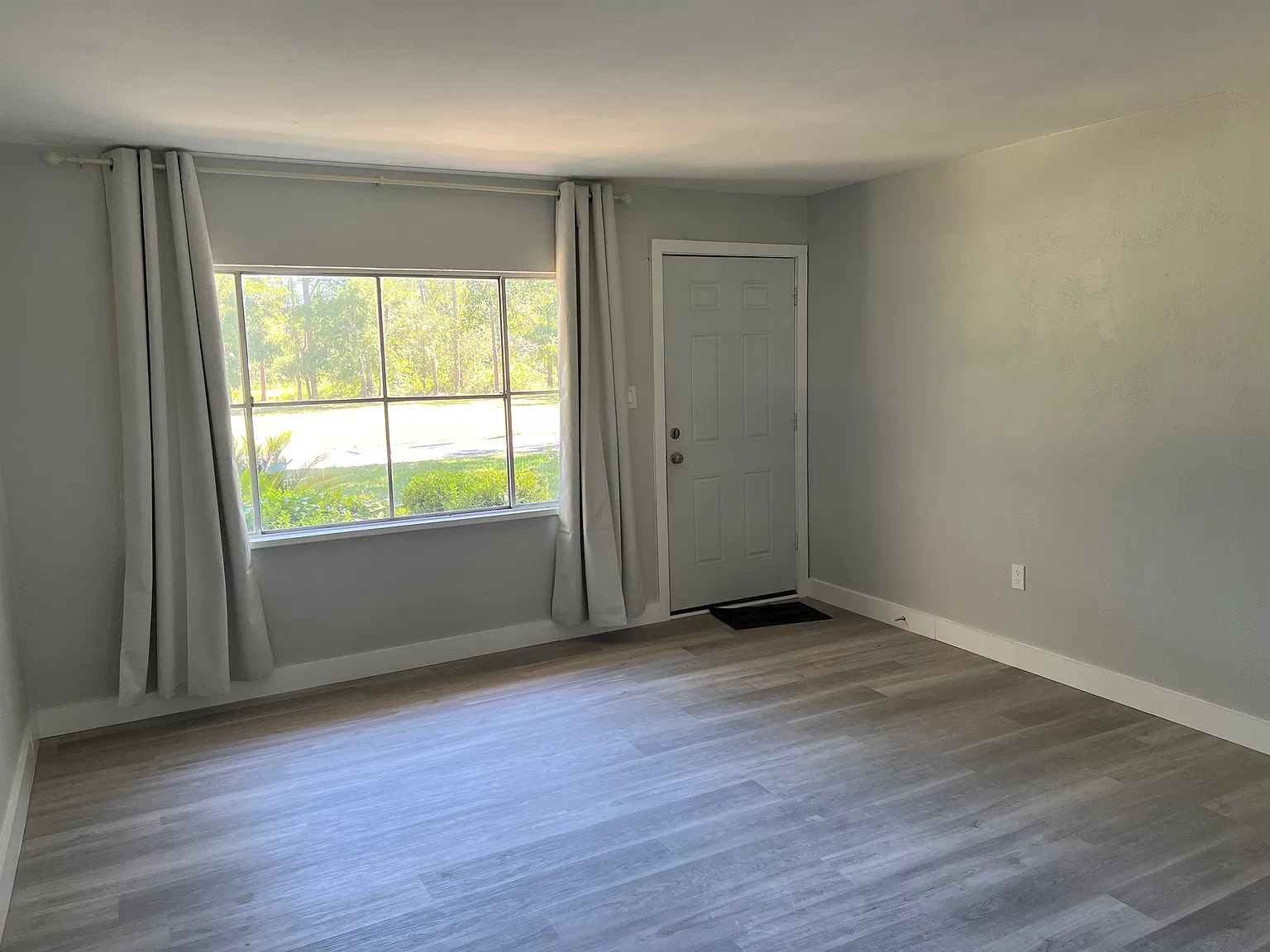 4 bed, 1062 sqft, $1,700 — Photo 3
