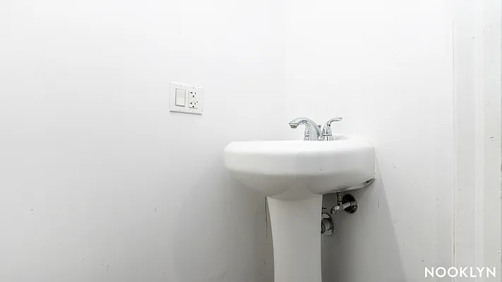 Rented by Nooklyn NYC LLC | media 4